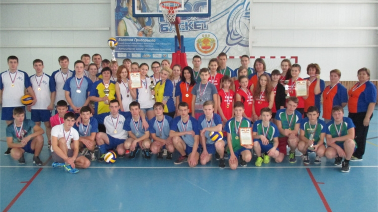 В Алатырском районе прошли соревнования по волейболу на призы депутата Госсовета Чувашской Республики Ю.М. Кислова