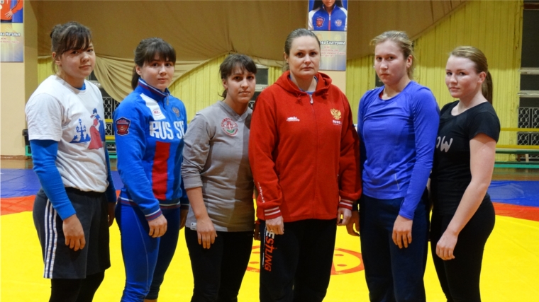 На открытом Кубке России по женской вольной борьбе Чувашию представят восемь спортсменок