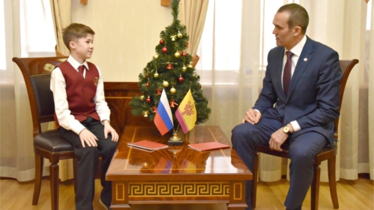 Михаил Игнатьев провёл встречу с учеником 7-го класса гимназии № 5 города Чебоксары Глебом Статкевичем