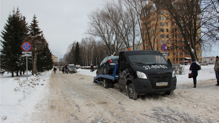 Операция «Эвакуация»: вчера с чебоксарских улиц принудительно вывезено 33 автомобиля