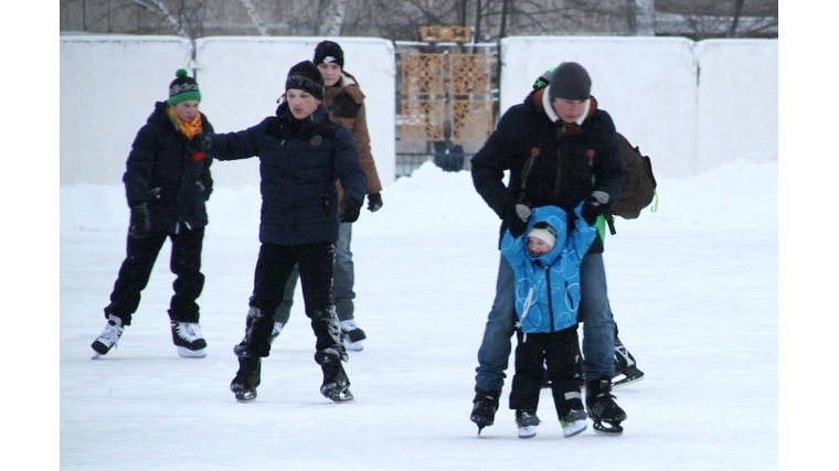 Контроль за работой открытых спортивных площадок для зимнего отдыха населения усилен