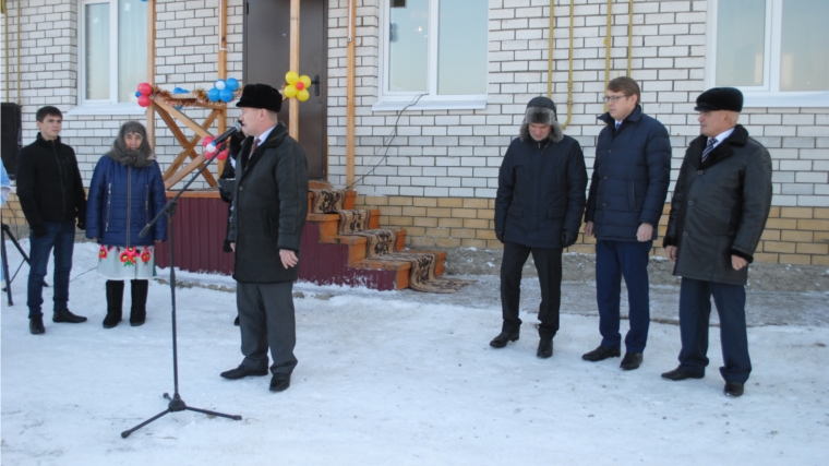 Двум детям-сиротам Шемуршинского района вручили ключи от новых квартир