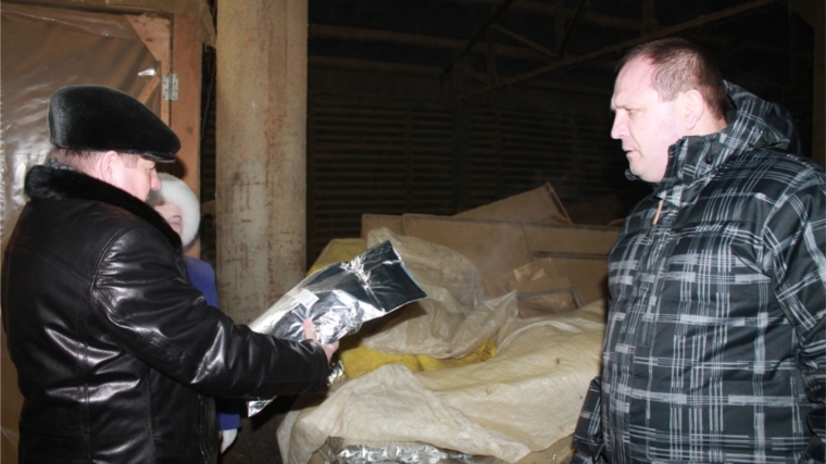 Глава администрации Урмарского района А. Тихонов посетил ООО «АгроРесурсы», которое занимается не только выращиванием, сбором хмеля, но и его переработкой