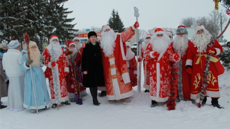 В преддверии Нового года прошел районный конкурс Дедов Морозов и Снегурочек «Дед Мороз представляет…»