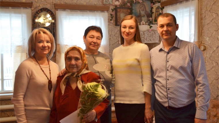 Труженицы тыла, ветераны труда принимали поздравления с 90-летием