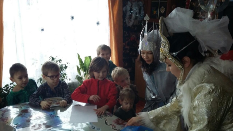 В Канаше проходит акция «Новый год в каждый дом!»