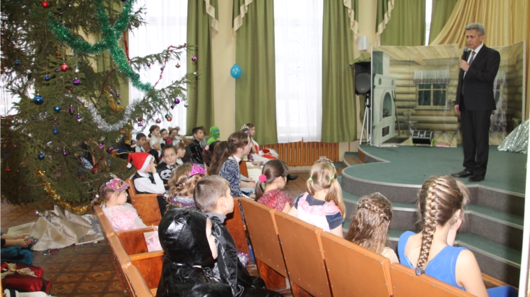 Состоялась новогодняя елка главы администрации Шумерлинского района для одаренных учащихся