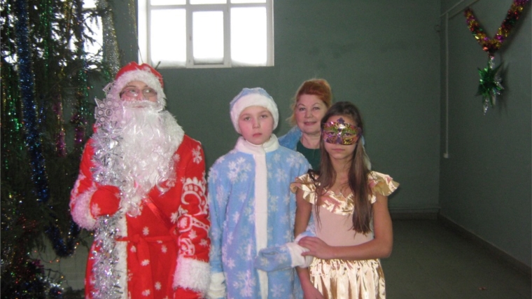 Дед Мороз и Снегурочка из Тегешевского сельского поселения участвовали на районном новогоднем конкурсе