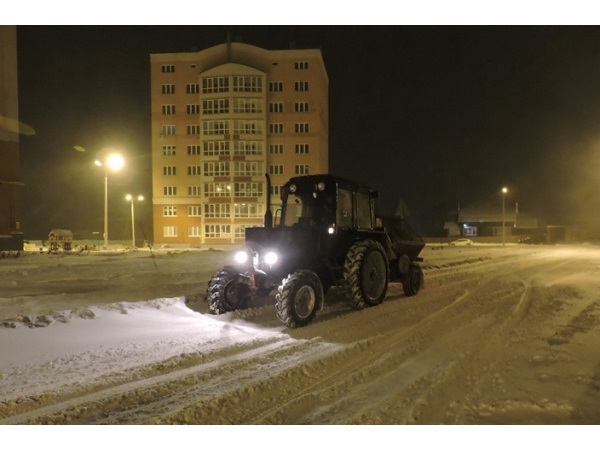 В Чебоксарах продолжают ликвидировать последствия ночного снегопада (&quot;Мой город Чебоксары&quot;)