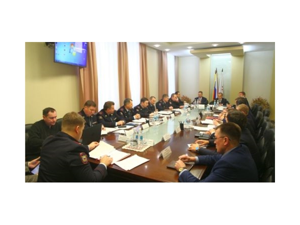 Решение о приобретении передвижных пунктов полиции и беспилотников принято в ходе совещания в администрации Чебоксар с участием