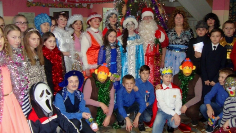 «Сказочная круговерть вокруг Ёлки» в Чувашско-Сорминской школе прошла на славу!