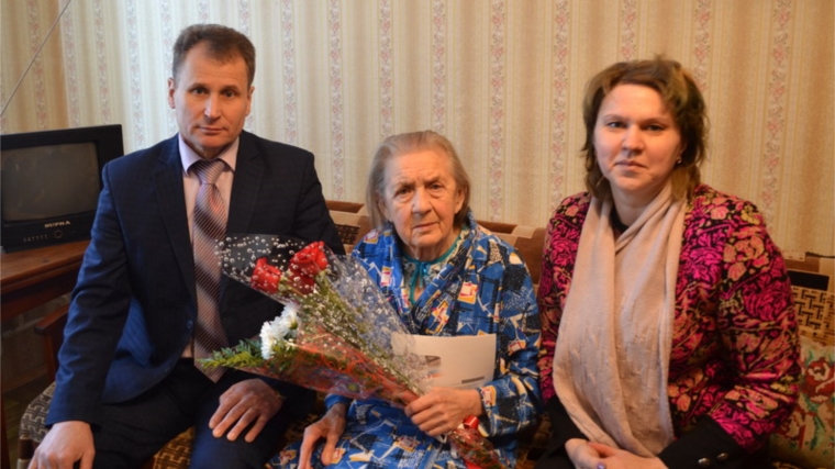 Ветеран труда, педагог с 35-летним стажем Антонина Сергеевна Торотенкова принимала поздравления с 90-летием