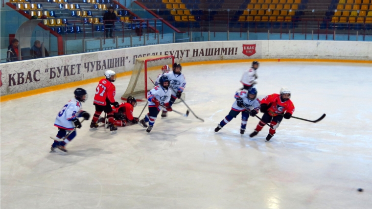 В Новочебоксарске завершились игры зонального этапа первенства России по хоккею среди младших юношей
