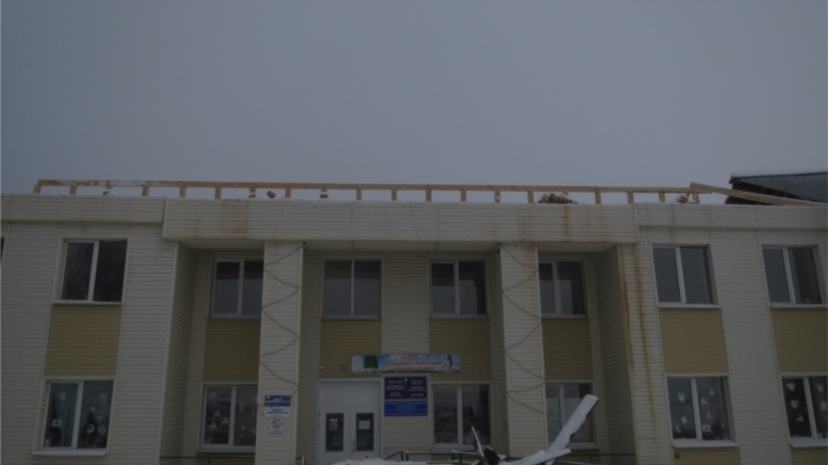 В БУ «Шемуршинская РБ» МЗ ЧР проводится капитальный ремонт крыши