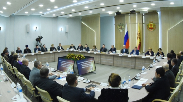 Михаил Игнатьев провёл встречу с членами Общественной палаты Чувашской Республики