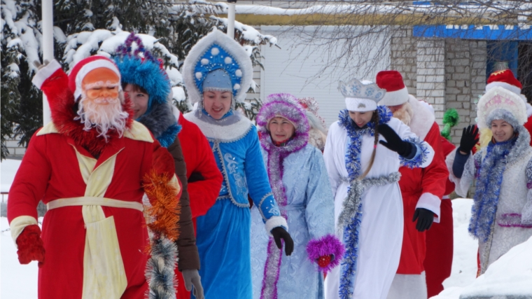 В Красночетайском районе прошел парад Дедов Морозов и Снегурочек