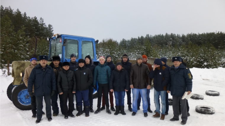 Экзамены трактористов в Комсомольском районе