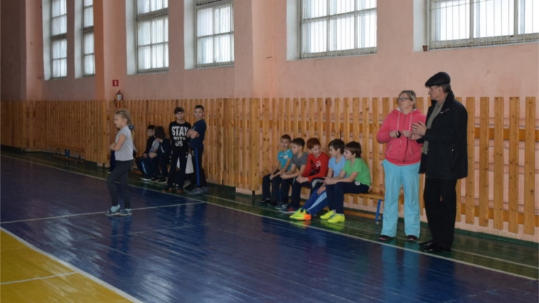 Глава администрации города Шумерли побывал на тренировке легкоатлетов в детско-юношеской спортивной школе