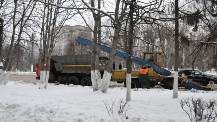 г.Новочебоксарск: продолжаются работы по расчистке городских дорог от снега и наледи