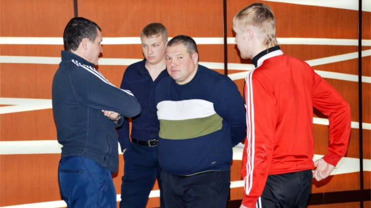Представили детско-юношеской спортивной школы города Шумерли в Саранске принимают участие в семинаре для тренеров юношеских футбольных команд