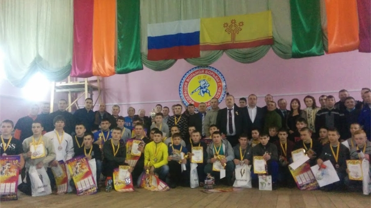 Р.Селиванов приветствовал участников республиканского турнира по вольной борьбе на призы земляка В.Семенова