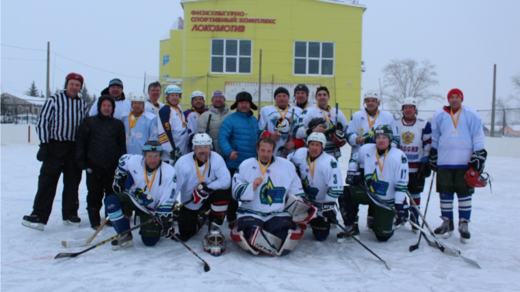 В городе Канаше состоялся ежегодный турнир по хоккею с шайбой среди взрослых команд памяти Ю.П.Антонова