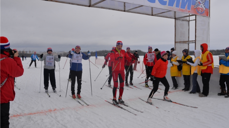 Почти 14 тысяч человек приняли участие в XXXV открытой Всероссийской массовой лыжной гонке «Лыжня России» в Чебоксарах