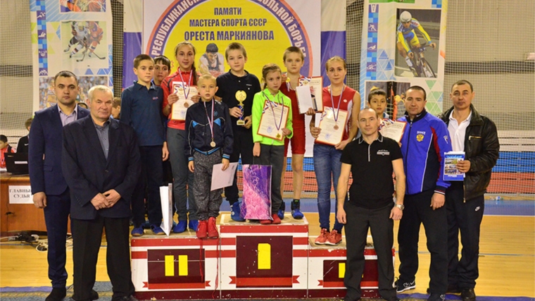 Республиканский турнир по вольной борьбе памяти Ореста Маркиянова прошел в Ибресинском районе