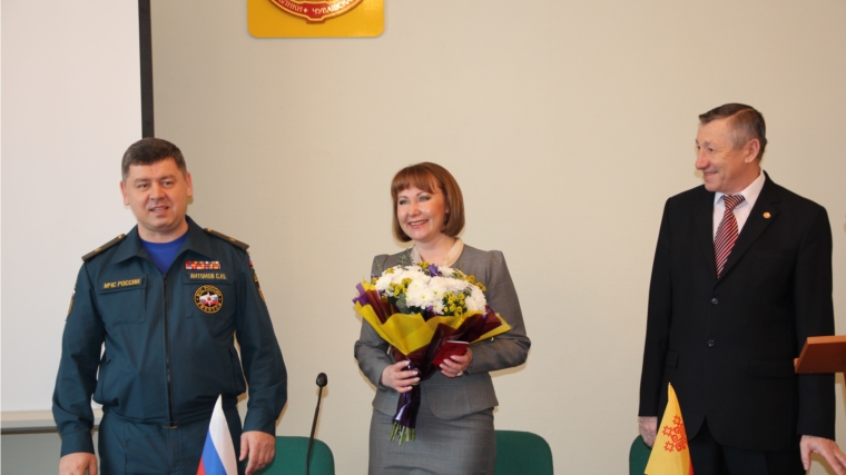 Министр финансов Чувашии Светлана Енилина удостоена почетной награды МЧС России