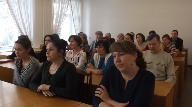 В рамках единого информдня врио Минтранса Чувашии Алексей Тимофеев посетил ряд социальных объектов в Урмарском районе