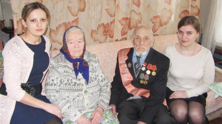 В канун Дня защитника Отечества супруги Тарасины празднуют 65-летие семейной жизни