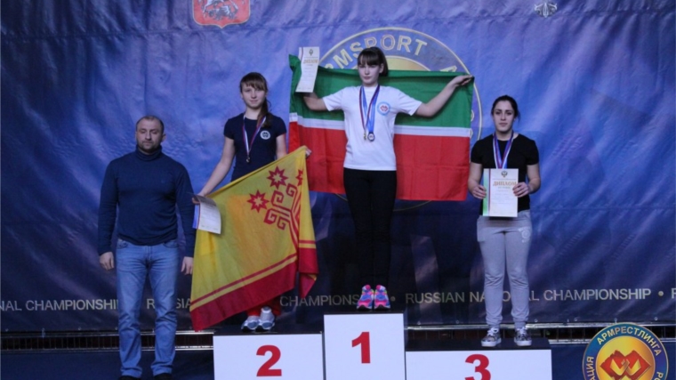 Гелусе Камалетдинова завоевала две медали на первенстве России по армрестлингу