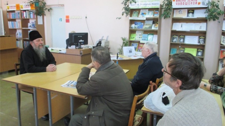 В библиотеке им. К. Иванова состоялось очередное занятие православного клуба «Живое слово»