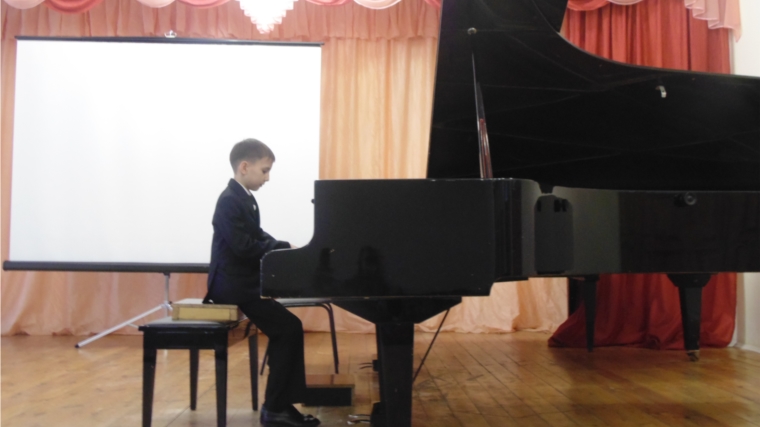 Юные пианисты Детской школы искусств исполнили музыкальные произведения И.С. Баха