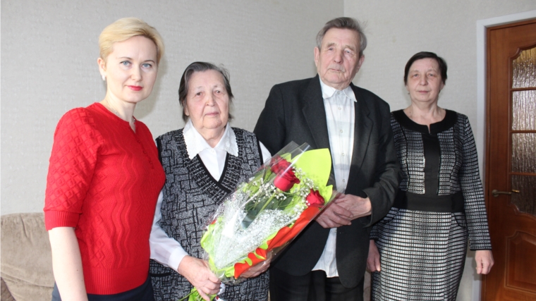 Отдел ЗАГС г. Канаш поздравил супругов Салдаевых с 65-летним юбилеем супружеской жизни