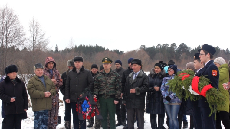 В Шемуршинском районе прошел митинг посвященный 75-летию со дня авиакатастрофы