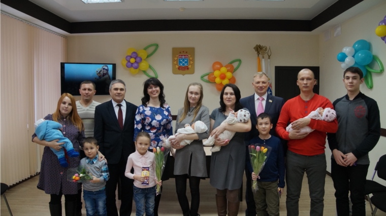 Год Матери и Отца: в преддверии Международного женского дня в Ленинском районе г.Чебоксары состоялось торжественное мероприятие – вручение государственных сертификатов на материнский капитал