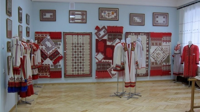 Чувашия представит предметы быта и превосходные образцы чувашского национального костюма на выставке «Российский сувенир» в Париже