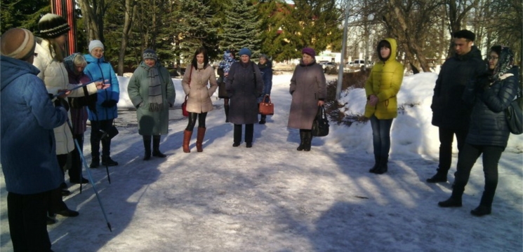 В ходе «Прогулки с врачом» шумерлинцам напомнили о профилактике здоровья и пользе скандинавской ходьбы