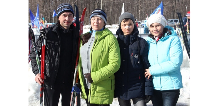 Семья Павловых достойно выступила в лыжной эстафете среди семейных команд местных и первичных отделений партии «ЕДИНАЯ РОССИЯ»
