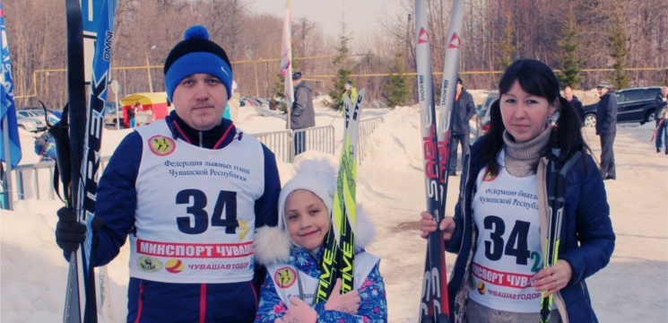 Семья Тимофеевых на соревнованиях по лыжным эстафетным гонкам