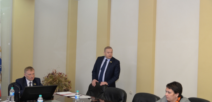Социальную поддержку лиц без определенного места жительства обсудили за круглым столом чебоксарские депутаты