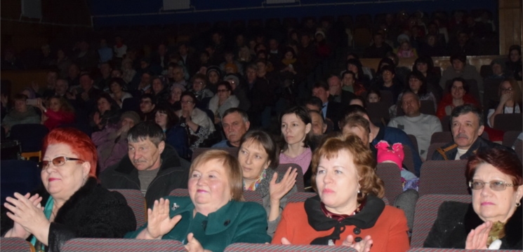 Работников торговли, бытового обслуживания населения и жилищно-коммунального хозяйства города Шумерли поздравили с профессиональным праздником