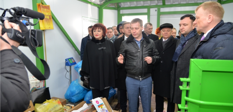 Чебоксарские депутаты ознакомились с работой пункта по приему вторичного сырья и мусороперегрузочной станции в рамках рабочего визита в Казань