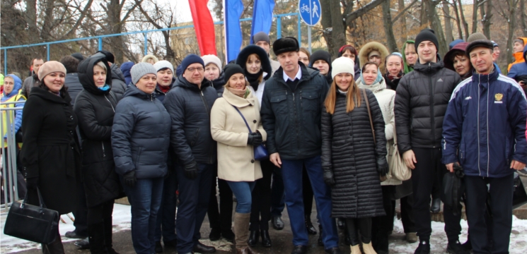 Сотрудники Минтруда Чувашии - участники митинга «Мы вместе», посвященного третьей годовщине воссоединения Крыма с Россией