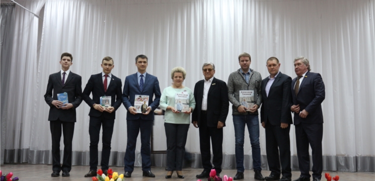 Четырёхкратный олимпийский чемпион по биатлону Александр Тихонов посетил школу №59