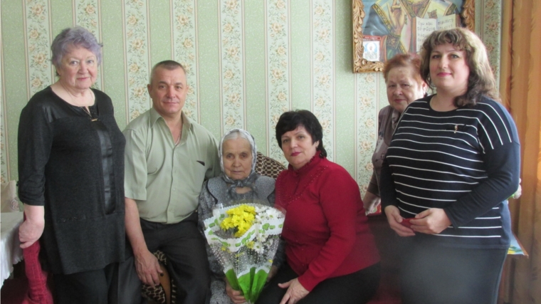 _С 90-летним юбилеем поздравили жительницу города Алатыря В.С. Тужилкину