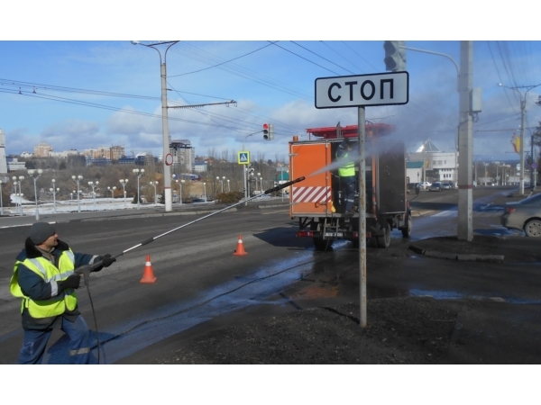 В Чебоксарах началось мытье дорожных знаков и светофоров (&quot;Чебоксары.ру&quot;)