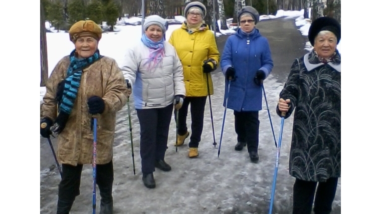 Любители скандинавской ходьбы осваивают новые трассы