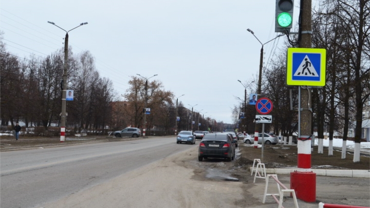 В целях повышения безопасности дорожного движения на ряде участков в городе Шумерле установлены знаки «Остановка запрещена»